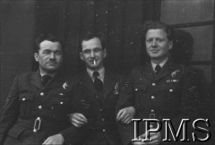 06.03.1943, Hemswell, Anglia, Wielka Brytania.
Wizyta Naczelnego Wodza Polskich Sił Zbrojnych generała Władysława Sikorskiego w Dywizjonach Bombowych 300 i 301. Lotnicy przed mesą podoficerską.
Fot. NN, Instytut Polski i Muzeum im. gen. Sikorskiego w Londynie