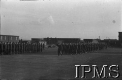 19.03.1943, Hemswell, Anglia, Wielka Brytania.
Generał Stanisław Ujejski wiytuje 300 Dywizjon Bombowy, defilada.
Fot. NN, Instytut Polski i Muzeum im. gen. Sikorskiego w Londynie