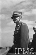 24.06.1943, Hemswell, Anglia, Wielka Brytania.
Święto jednego z dywizjonów bombowych, gen. Marian Kukiel przyjmuje defiladę. 
Fot. NN, Instytut Polski i Muzeum im. gen. Sikorskiego w Londynie