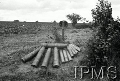 Sierpień 1944, Normandia, Francja.
1 Dywizja Pancerna podczas walk w Normandii. Grób porucznika Trockiego (?).
Fot. NN, Instytut Polski i Muzeum im. gen. Sikorskiego w Londynie