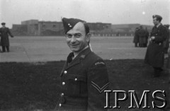 06.03.1943, Hemswell, Anglia, Wielka Brytania.
Wizyta Naczelnego Wodza Polskich Sił Zbrojnych generała Władysława Sikorskiego w Dywizjonach Bombowych 300 i 301. Na zdjęciu starszy kapral.
Fot. NN, Instytut Polski i Muzeum im. gen. Sikorskiego w Londynie