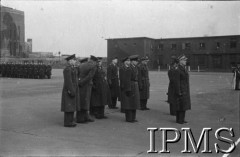 06.03.1943, Hemswell, Anglia, Wielka Brytania.
Wizyta Naczelnego Wodza Polskich Sił Zbrojnych generała Władysława Sikorskiego w Dywizjonach Bombowych 300 i 301. 
Fot. NN, Instytut Polski i Muzeum im. gen. Sikorskiego w Londynie