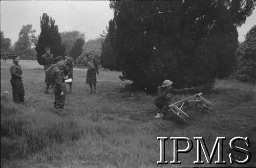 1.06.1943, Falkirk, Szkocja, Wielka Brytania.
Kurs rekrucki dla polskich ochotniczek, które zgłosiły się do Pomocniczej Lotniczej Służby Kobiet - szkolenie przeciwpożarowe.
Fot. NN, Instytut Polski i Muzeum im. gen. Sikorskiego w Londynie
