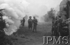 1.06.1943, Falkirk, Szkocja, Wielka Brytania.
Kurs rekrucki dla polskich ochotniczek, które zgłosiły się do Pomocniczej Lotniczej Służby Kobiet - szkolenie z obrony przeciwgazowej.
Fot. NN, Instytut Polski i Muzeum im. gen. Sikorskiego w Londynie
