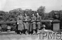 1.06.1943, Falkirk, Szkocja, Wielka Brytania.
Zakończenie kursu rekruckiego dla polskich ochotniczek, które zgłosiły się do Pomocniczej Lotniczej Służby Kobiet. Druga z prawej stoi Anna Ujejska.
Fot. NN, Instytut Polski i Muzeum im. gen. Sikorskiego w Londynie