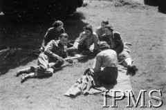 1.06.1943, Falkirk, Szkocja, Wielka Brytania.
Pierwszy kurs rekrucki dla polskich ochotniczek, które zgłosiły się do Pomocniczej Lotniczej Służby Kobiet. Wykład na temat karabinu.
Fot. NN, Instytut Polski i Muzeum im. gen. Sikorskiego w Londynie