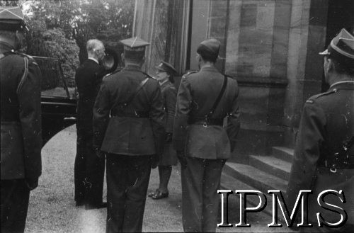 1.06.1943, Falkirk, Szkocja, Wielka Brytania.
Pierwszy kurs rekrucki dla polskich ochotniczek, które zgłosiły się do Pomocniczej Lotniczej Służby Kobiet. Wizyta prezydenta Władysława Raczkiewicza.
Fot. NN, Instytut Polski i Muzeum im. gen. Sikorskiego w Londynie