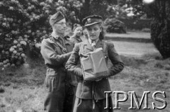 1.06.1943, Falkirk, Szkocja, Wielka Brytania.
Pierwszy kurs rekrucki dla polskich ochotniczek, które zgłosiły się do Pomocniczej Lotniczej Służby Kobiet. Ćwiczenia przeciwgazowe.
Fot. NN, Instytut Polski i Muzeum im. gen. Sikorskiego w Londynie
