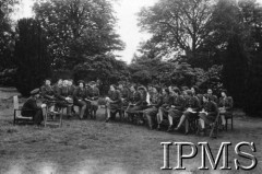 1.06.1943, Falkirk, Szkocja, Wielka Brytania.
Pierwszy kurs rekrucki dla polskich ochotniczek, które zgłosiły się do Pomocniczej Lotniczej Służby Kobiet. Pogadanka majora Zaniewskiego na temat lotnictwa.
Fot. NN, Instytut Polski i Muzeum im. gen. Sikorskiego w Londynie