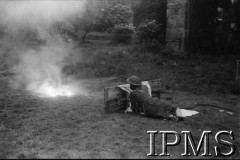 1.06.1943, Falkirk, Szkocja, Wielka Brytania.
Pierwszy kurs rekrucki dla polskich ochotniczek, które zgłosiły się do Pomocniczej Lotniczej Służby Kobiet. Ćwiczenia przeciwpożarowe.
Fot. NN, Instytut Polski i Muzeum im. gen. Sikorskiego w Londynie