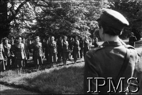 1.06.1943, Falkirk, Szkocja, Wielka Brytania.
Zakończenie pierwszego kursu rekruckiego dla polskich ochotniczek, które zgłosiły się do Pomocniczej Lotniczej Służby Kobiet. Msza polowa - przysięga ochotniczek.
Fot. NN, Instytut Polski i Muzeum im. gen. Sikorskiego w Londynie