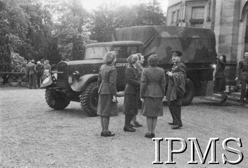 1.06.1943, Falkirk, Szkocja, Wielka Brytania.
Zakończenie kursu rekruckiego dla polskich ochotniczek, które zgłosiły się do Pomocniczej Lotniczej Służby Kobiet. Wyjazd ochotniczek.
Fot. NN, Instytut Polski i Muzeum im. gen. Sikorskiego w Londynie