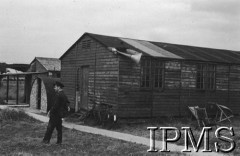 24.06.1943, Northolt, Anglia, Wielka Brytania.
Lotnisko 303 Dywizjonu Myśliwskiego, głośnik na dachu budynku.
Fot. NN, Instytut Polski i Muzeum im. gen. Sikorskiego w Londynie