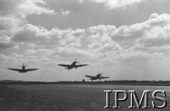 24.06.1943, Northolt, Anglia, Wielka Brytania.
Lotnisko 303 Dywizjonu Myśliwskiego, samoloty.
Fot. NN, Instytut Polski i Muzeum im. gen. Sikorskiego w Londynie