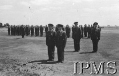 24.06.1943, Northolt, Anglia, Wielka Brytania.
Dywizjon 303, dekoracja mjr. pil. Wojciecha Kołaczkowskiego i kpt. pil. Tadeusza Koca Krzyżem DFC (Distingnished Flying Cross). 
Fot. NN, Instytut Polski i Muzeum im. gen. Sikorskiego w Londynie
