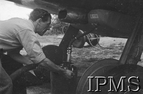 24.06.1943, Northolt, Anglia, Wielka Brytania.
Lotnisko 303 Dywizjonu Myśliwskiego, tankowanie paliwa.
Fot. NN, Instytut Polski i Muzeum im. gen. Sikorskiego w Londynie
