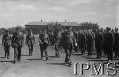 24.06.1943, Northolt, Anglia, Wielka Brytania.
Generał William Sholto-Douglas, dowódca lotnictwa myśliwskiego RAF, dokonuje przeglądu oddziałów.
Fot. NN, Instytut Polski i Muzeum im. gen. Sikorskiego w Londynie