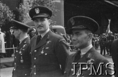 24.06.1943, Hemswell, Anglia, Wielka Brytania.
Święto 300 Dywizjonu Bombowego, lotnicy po dekoracji krzyżem Virtuti Militari.
Fot. NN, Instytut Polski i Muzeum im. gen. Sikorskiego w Londynie