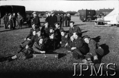 24.06.1943, Hemswell, Anglia, Wielka Brytania.
Święto 300 Dywizjonu Bombowego, grupa lotników.
Fot. NN, Instytut Polski i Muzeum im. gen. Sikorskiego w Londynie