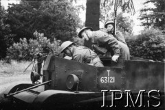 28.06.1943, Kanał La Manche (okolice), Anglia, Wielka Brytania.
Ćwiczenia polskiej jednostki pancernej, żołnierze w transporterze opancerzonym Universal Carrier.
Fot. NN, Instytut Polski i Muzeum im. gen. Sikorskiego w Londynie
