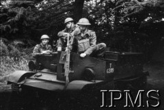 28.06.1943, Kanał La Manche (okolice), Anglia, Wielka Brytania.
Ćwiczenia polskiej jednostki pancernej, żołnierze w transporterze opancerzonym Universal Carrier.
Fot. NN, Instytut Polski i Muzeum im. gen. Sikorskiego w Londynie
