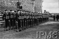 10.07.1943, Plymouth, Anglia, Wielka Brytania.
Pogrzeb gen. Władysława Sikorskiego. Polscy marynarze czekają na przybycie ORP 