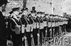 10.07.1943, Plymouth, Anglia, Wielka Brytania.
Pogrzeb gen. Władysława Sikorskiego. Polscy marynarze czekają na przybycie ORP 
