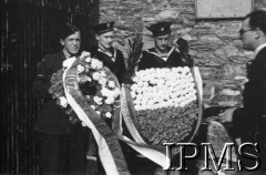 10.07.1943, Plymouth, Anglia, Wielka Brytania.
Pogrzeb gen. Władysława Sikorskiego. Wieńce od polskich marynarzy i lotników.
Fot. NN, Instytut Polski i Muzeum im. gen. Sikorskiego w Londynie