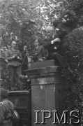 14.07.1943, Londyn, Anglia, Wielka Brytania.
Pogrzeb gen. Władysława Sikorskiego. Grupa fotografów na murze przed siedzibą Rady Ministrów w Kensington Palace.
Fot. NN, Instytut Polski i Muzeum im. gen. Sikorskiego w Londynie