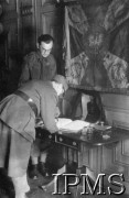 14.07.1943, Londyn, Anglia, Wielka Brytania.
Pogrzeb gen. Władysława Sikorskiego. Wystawienie trumny w Kensington Palace - wpisy do księgi kondolencyjnej.
Fot. NN, Instytut Polski i Muzeum im. gen. Sikorskiego w Londynie