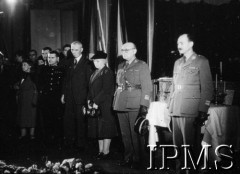 14.07.1943, Londyn, Anglia, Wielka Brytania.
Pogrzeb gen. Władysława Sikorskiego. Wystawienie trumny w Kensington Palace - delegacje przed trumną.
Fot. NN, Instytut Polski i Muzeum im. gen. Sikorskiego w Londynie