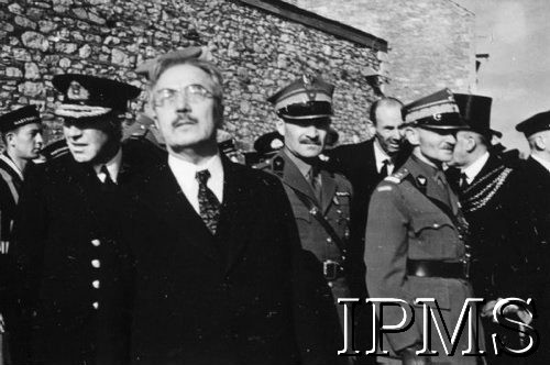 10.07.1943, Plymouth, Anglia, Wielka Brytania.
Pogrzeb gen. Władysława Sikorskiego. Pzedstawiciele polskiego rządu. Stoją od lewej: NN, Stanisław Kot, NN, gen. Marian Kukiel, 
Fot. NN, Instytut Polski i Muzeum im. gen. Sikorskiego w Londynie