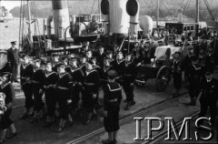 10.07.1943, Plymouth, Anglia, Wielka Brytania.
Pogrzeb gen. Władysława Sikorskiego. Kondukt pogrzebowy - trumna na lawecie w asyście marynarzy.
Fot. NN, Instytut Polski i Muzeum im. gen. Sikorskiego w Londynie