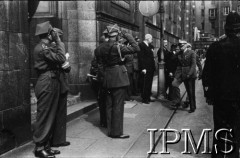 14.07.1943, Londyn, Anglia, Wielka Brytania.
Pogrzeb gen. Władysława Sikorskiego. Generał Kazimierz Sosnkowski wchodzi bocznym wejściem do katedry Westminsterskiej na mszę żałobną.
Fot. NN, Instytut Polski i Muzeum im. gen. Sikorskiego w Londynie