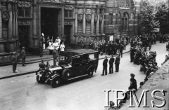 14.07.1943, Londyn, Anglia, Wielka Brytania.
Pogrzeb gen. Władysława Sikorskiego. Zakończenie mszy żałobnej, wyprowadzenie trumny z katedry Westminsterskiej.
Fot. NN, Instytut Polski i Muzeum im. gen. Sikorskiego w Londynie