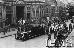 14.07.1943, Londyn, Anglia, Wielka Brytania.
Pogrzeb gen. Władysława Sikorskiego. Zakończenie mszy żałobnej, wyprowadzenie trumny z katedry Westminsterskiej.
Fot. NN, Instytut Polski i Muzeum im. gen. Sikorskiego w Londynie