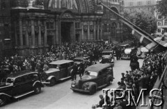 14.07.1943, Londyn, Anglia, Wielka Brytania.
Pogrzeb gen. Władysława Sikorskiego. Samochody przed katedrą Westminsterską po zakończeniu mszy żałobnej.
Fot. NN, Instytut Polski i Muzeum im. gen. Sikorskiego w Londynie