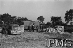 16.07.1943, Newark, Wielka Brytania.
Pogrzeb gen. Władysława Sikorskiego. Czołówka Film-Foto Polskich Sił Powietrznych na cmentarzu polskich lotników w Newark.
Fot. NN, Instytut Polski i Muzeum im. gen. Sikorskiego w Londynie