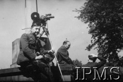 16.07.1943, Newark, Wielka Brytania.
Pogrzeb gen. Władysława Sikorskiego. Czołówka Film-Foto Polskich Sił Powietrznych na cmentarzu polskich lotników w Newark.
Fot. NN, Instytut Polski i Muzeum im. gen. Sikorskiego w Londynie
