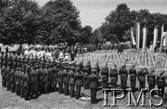 16.07.1943, Newark, Wielka Brytania.
Pogrzeb gen. Władysława Sikorskiego. Kondukt pogrzebowy na cmentarzu polskich lotników.
Fot. NN, Instytut Polski i Muzeum im. gen. Sikorskiego w Londynie