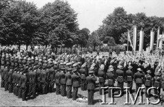 16.07.1943, Newark, Wielka Brytania.
Pogrzeb gen. Władysława Sikorskiego. Kondukt pogrzebowy na cmentarzu polskich lotników.
Fot. NN, Instytut Polski i Muzeum im. gen. Sikorskiego w Londynie