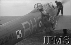 7.08.1940, Bramcote, Wielka Brytania.
Pilot wsiada do kabiny bombowca Fairey Battle.
Fot. NN, Instytut Polski i Muzeum im. gen. Sikorskiego w Londynie