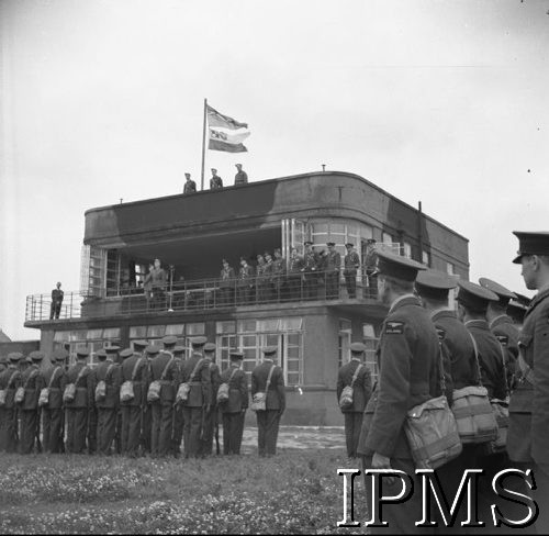7.08.1940, Bramcote, Wielka Brytania.
Gen. Władysław Sikorski przemawia do polskich lotników. 
Fot. NN, Instytut Polski i Muzeum im. gen. Sikorskiego w Londynie