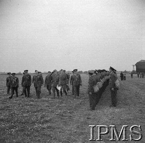 7.08.1940, Bramcote, Wielka Brytania.
Gen. Władysław Sikorski z wizytą u lotników z 300 Dywizjonu Bombowego 