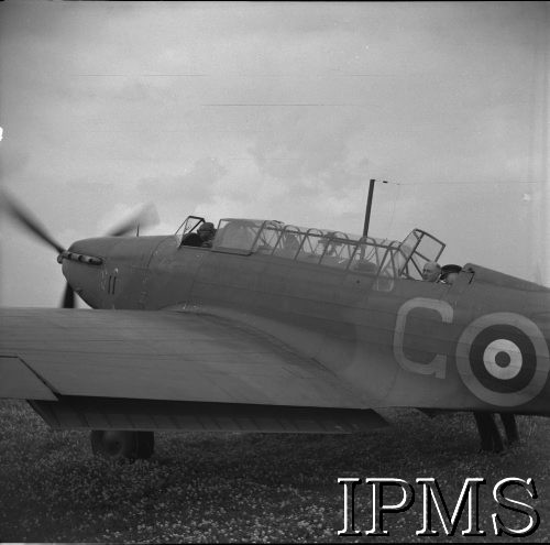 7.08.1940, Bramcote, Wielka Brytania.
Gen. Władysław Sikorski z wizytą u polskich lotników, bombowiec Fairey Battle na lotnisku. 
Fot. NN, Instytut Polski i Muzeum im. gen. Sikorskiego w Londynie