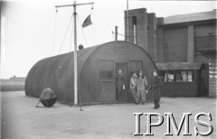 14.02.1941, Wielka Brytania.
Lotnicy z 309 Dywizjonu Współpracy z Armią przed barakiem.
Fot. NN, Instytut Polski i Muzeum im. gen. Sikorskiego w Londynie