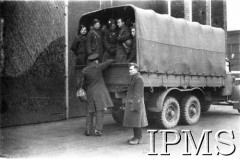 14.02.1941, Wielka Brytania.
309 Dywizjon Współpracy z Armią, lotnicy w samochodzie ciężarowym.
Fot. NN, Instytut Polski i Muzeum im. gen. Sikorskiego w Londynie