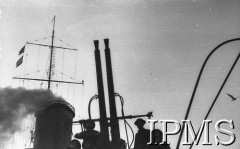 9.12.1940, brak miejsca.
ORP Błyskawica, marynarze przy działku przeciwlotniczym.
Fot. NN, Instytut Polski i Muzeum im. gen. Sikorskiego w Londynie