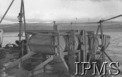 7.12.1940, brak miejsca.
ORP Błyskawica, bomby głębinowe na pokładzie okrętu.
Fot. NN, Instytut Polski i Muzeum im. gen. Sikorskiego w Londynie