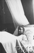 Wrzesień 1940, Wielka Brytania.
Na szpitalnym łóżku leży ciężko poparzony mjr Zdzisław Krasnodębski, pierwszy dowódca dywizjonu 303, zestrzelony 6.09.1940 r. podczas Bitwy o Anglię.
Fot. NN, Instytut Polski i Muzeum im. gen. Sikorskiego w Londynie